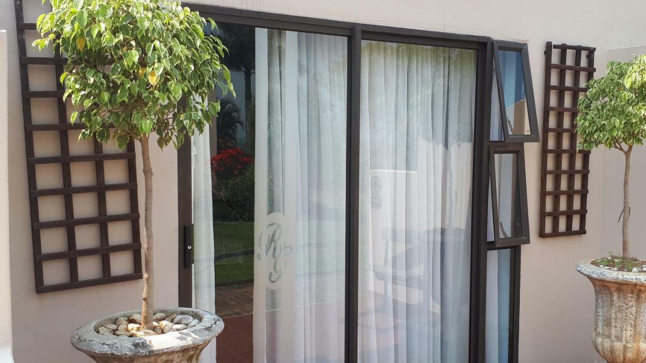 Rosegarden Guesthouse พอนโกลา ภายนอก รูปภาพ