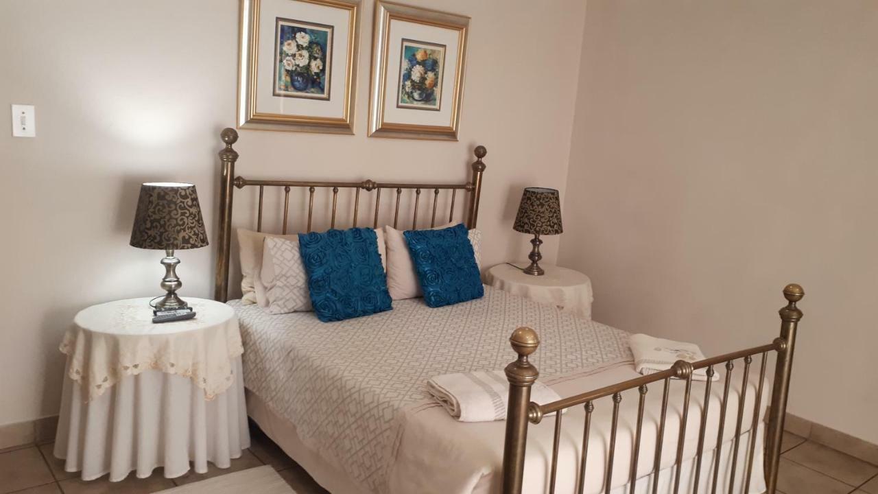 Rosegarden Guesthouse พอนโกลา ภายนอก รูปภาพ